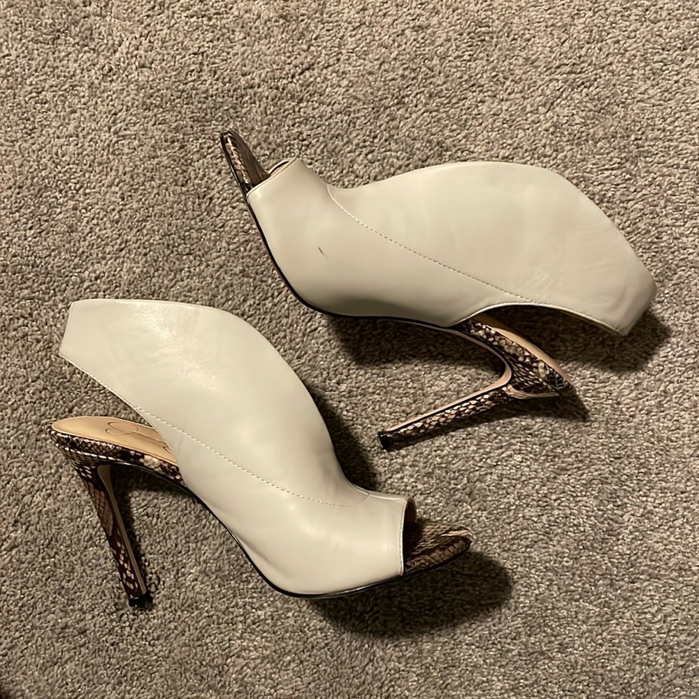 Jessica Simpson Cream and Snake-print Heels